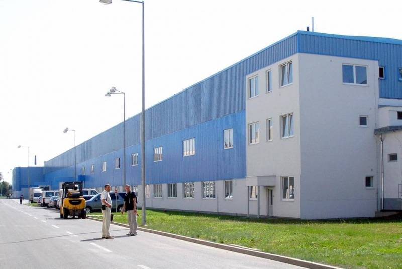 Výrobné a priemyselné haly, administratívne a prevádzkové budovy