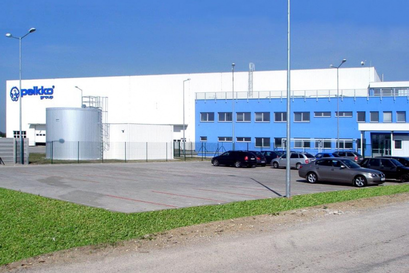 Výrobné a priemyselné haly, administratívne a prevádzkové budovy
