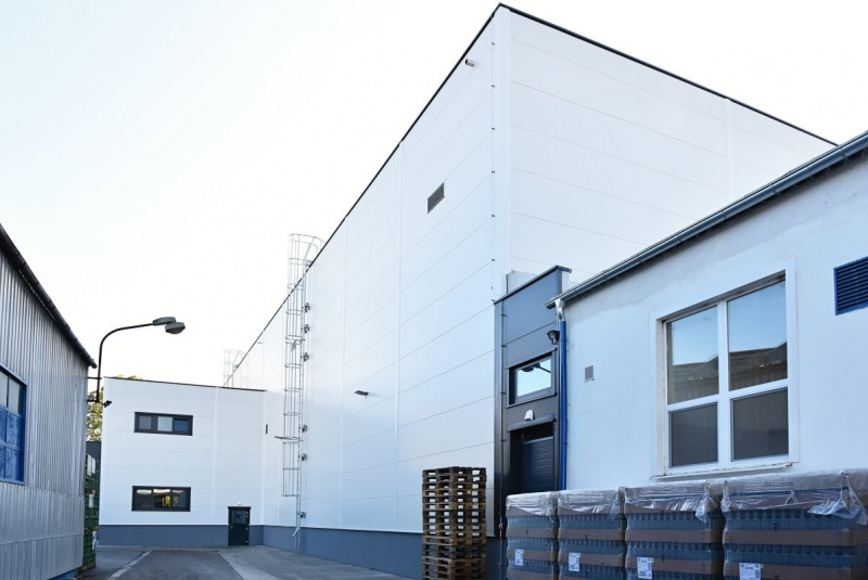 Výrobné a priemyselné haly, administratívne a prevádzkové budovy Výrobné a priemyselné haly, administratívne a prevádzkové budovy