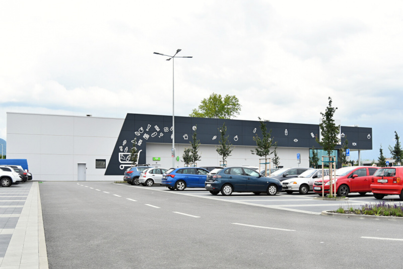 Obchodné centrá a polyfunkčné objekty / Obchodné centrum Ľubotic Obchodné centrá a polyfunkčné objekty / Obchodné centrum Ľubotic