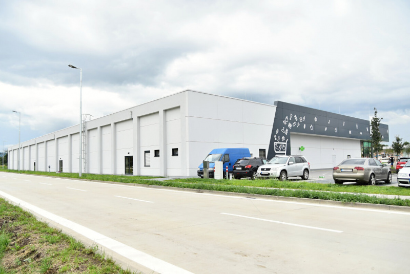 Obchodné centrá a polyfunkčné objekty / Obchodné centrum Ľubotic Obchodné centrá a polyfunkčné objekty / Obchodné centrum Ľubotic