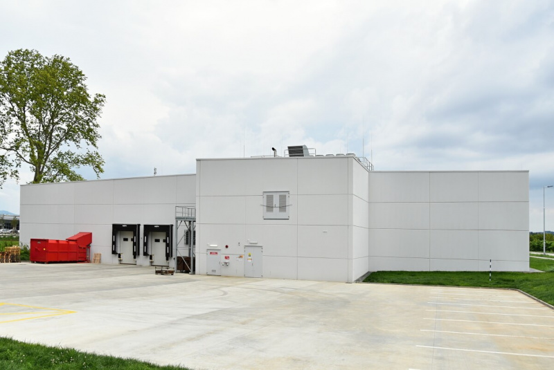 Obchodné centrá a polyfunkčné objekty / Obchodné centrum Ľubotic Obchodné centrá a polyfunkčné objekty / Obchodné centrum Ľubotic