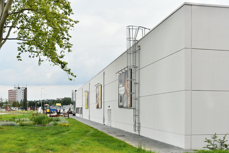 Obchodné centrá a polyfunkčné objekty / Obchodné centrum Ľubotic Obchodné centrá a polyfunkčné objekty / Obchodné centrum Ľubotic