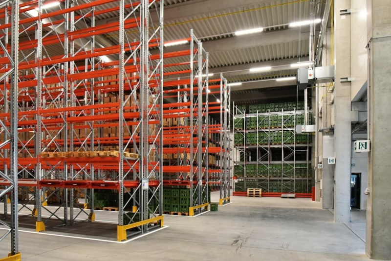 Výrobné a priemyselné haly, administratívne a prevádzkové budovy Výrobné a priemyselné haly, administratívne a prevádzkové budovy