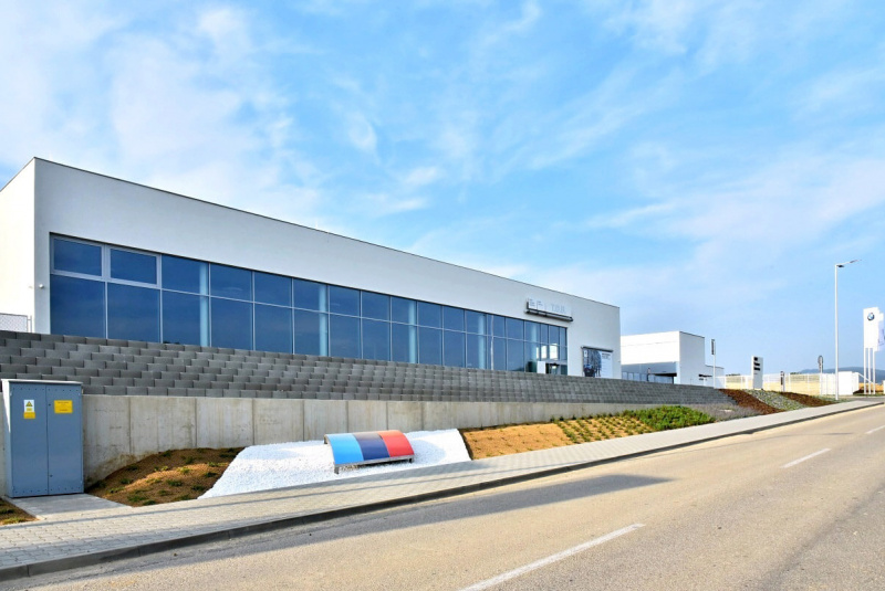 Práve staviame / Autosalón a servis BMW-T.O.B. s.r.o. Práve staviame / Autosalón a servis BMW-T.O.B. s.r.o.