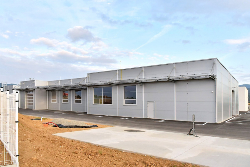 Práve staviame / Autosalón a servis BMW-T.O.B. s.r.o. Práve staviame / Autosalón a servis BMW-T.O.B. s.r.o.