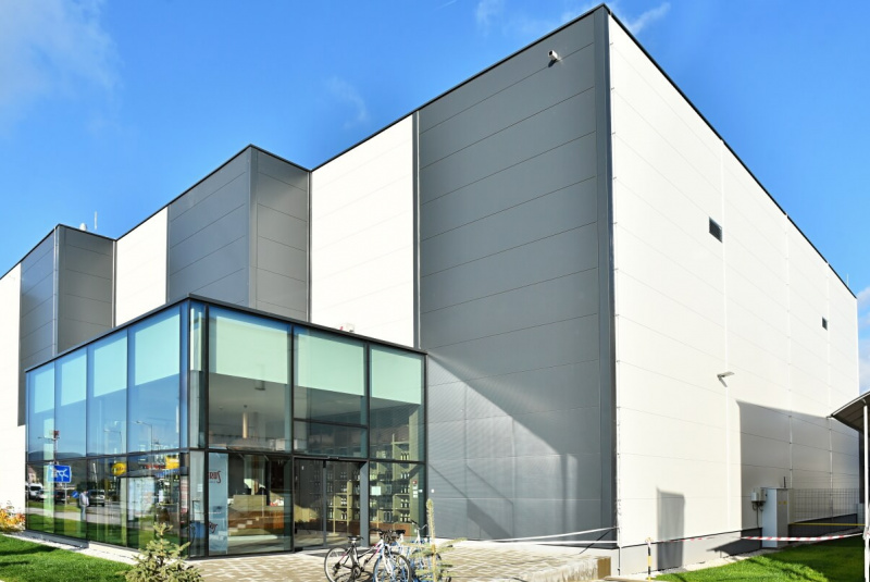 Výrobné a priemyselné haly, administratívne a prevádzkové budovy Výrobné a priemyselné haly, administratívne a prevádzkové budovy