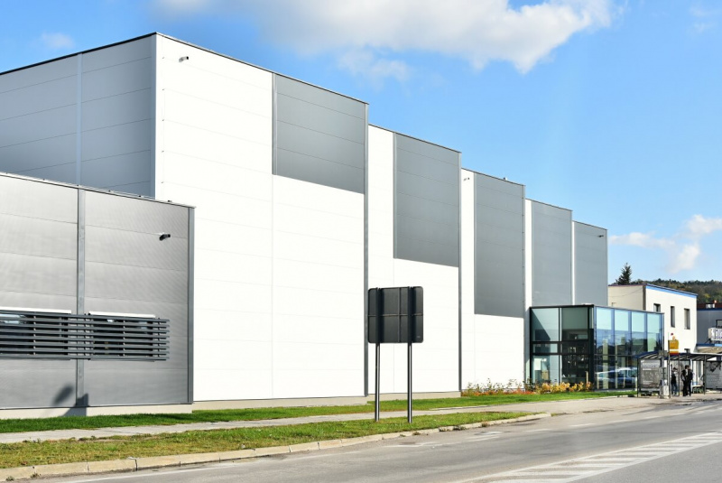 Výrobné a priemyselné haly, administratívne a prevádzkové budovy Výrobné a priemyselné haly, administratívne a prevádzkové budovy