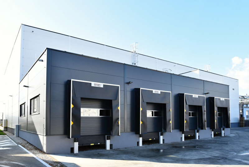 Výrobné a priemyselné haly, administratívne a prevádzkové budovy Výrobné a priemyselné haly, administratívne a prevádzkové budovy