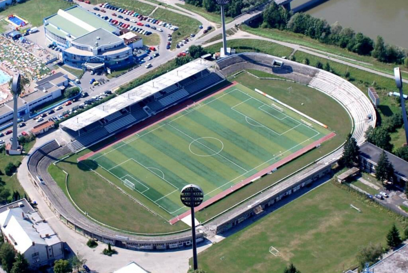 Rekreácia – športoviská s umelým povrchom / Futbalový štadión Tr