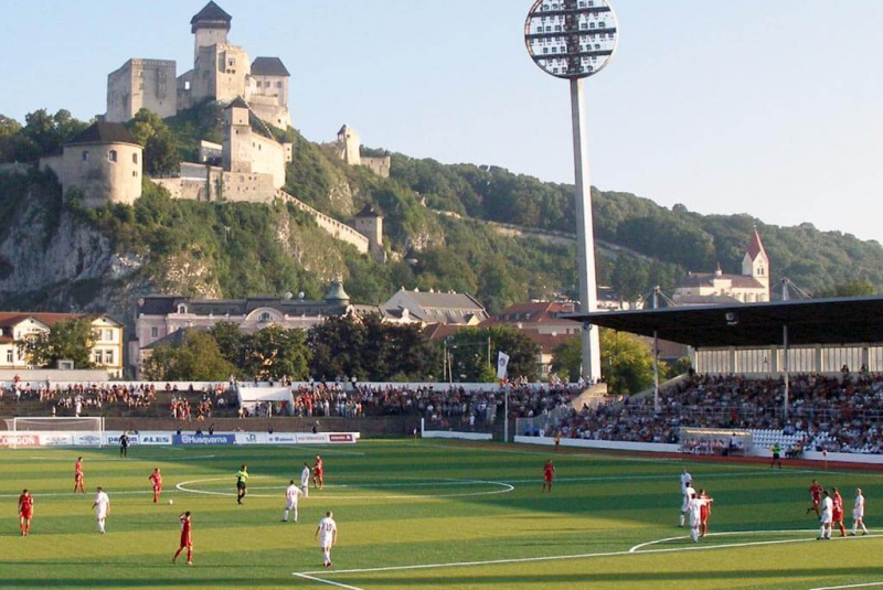 Rekreácia – športoviská s umelým povrchom / Futbalový štadión Tr
