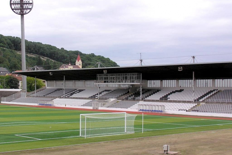 Rekreácia – športoviská s umelým povrchom / Futbalový štadión Tr