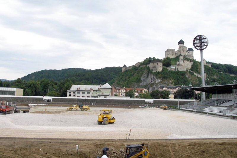 Rekreácia – športoviská s umelým povrchom / Futbalový štadión Tr