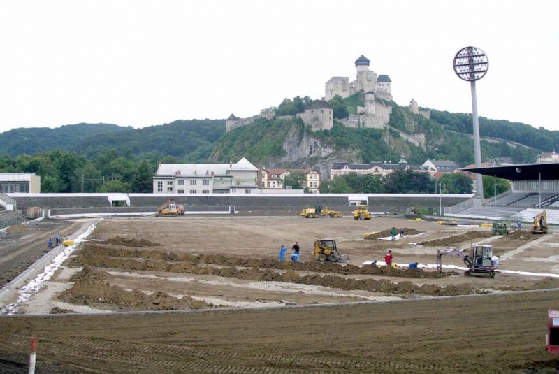 Rekreácia – športoviská s umelým povrchom / Futbalový štadión Tr