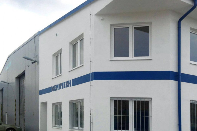 Výrobné a priemyselné haly, administratívne a prevádzkové budovy