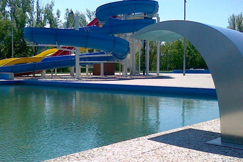 Rekreácia – športoviská s umelým povrchom / Nová letná plaváreň 