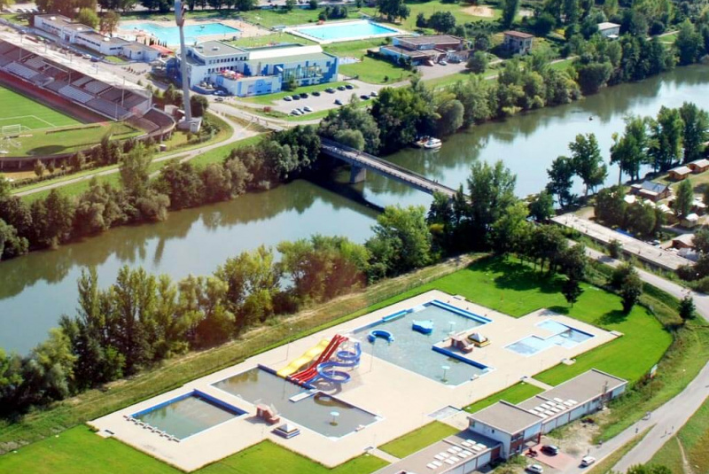 Rekreácia – športoviská s umelým povrchom / Nová letná plaváreň 