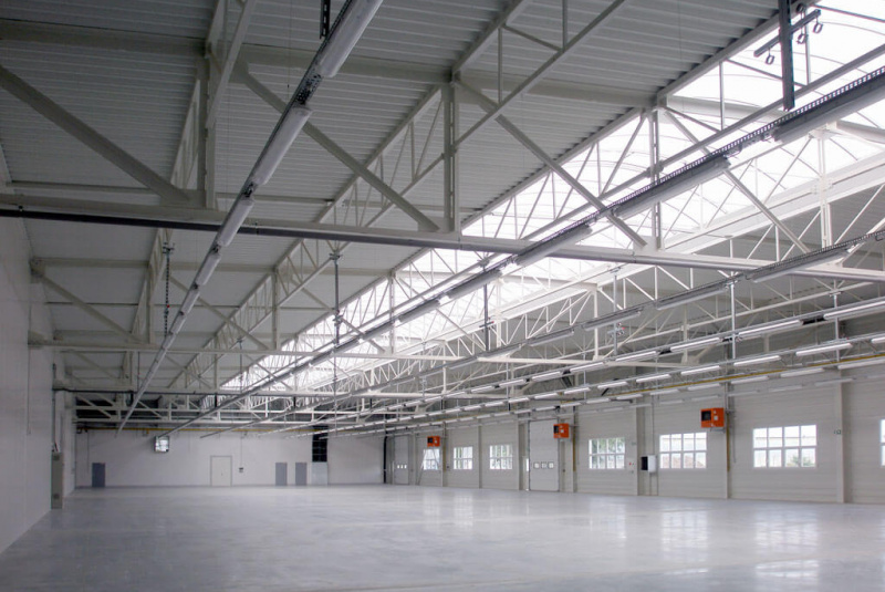 Výrobné a priemyselné haly, administratívne a prevádzkové budovy