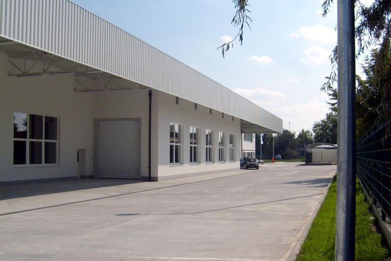 Výrobné a priemyselné haly, administratívne a prevádzkové budovy