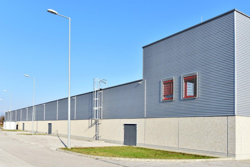 Obchodné centrá a polyfunkčné objekty / Obchodné centrum Bánovce