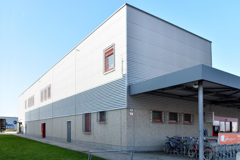 Obchodné centrá a polyfunkčné objekty / Obchodné centrum Bánovce