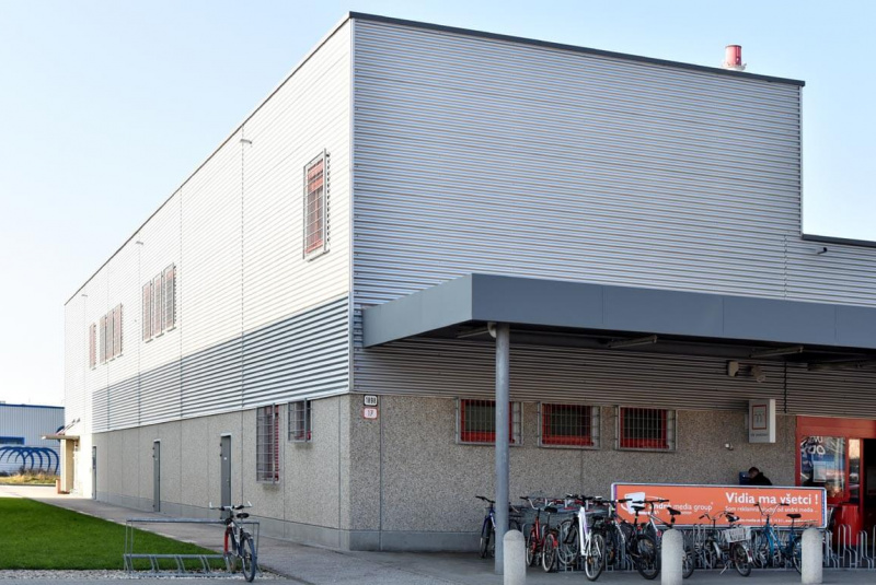 Obchodné centrá a polyfunkčné objekty / Obchodné centrum Bánovce