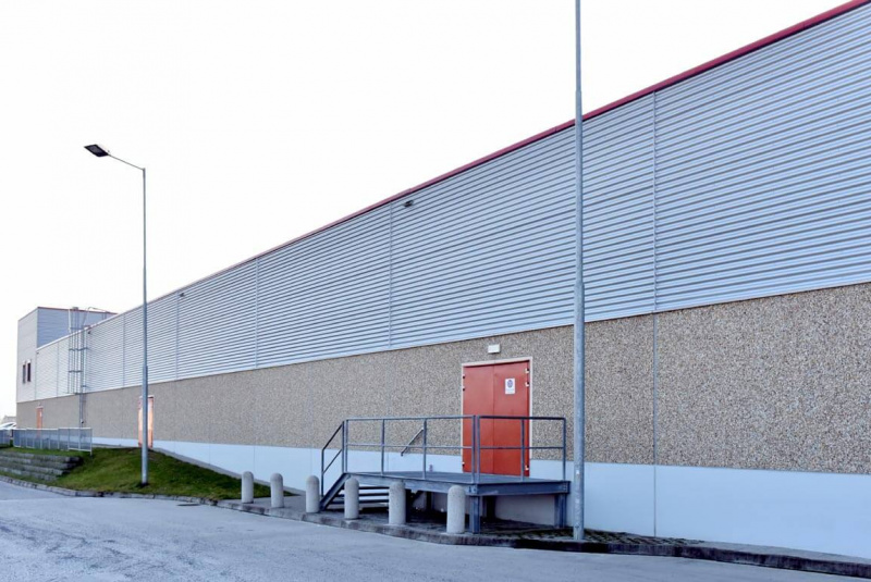 Obchodné centrá a polyfunkčné objekty / Obchodné centrum Žiar na