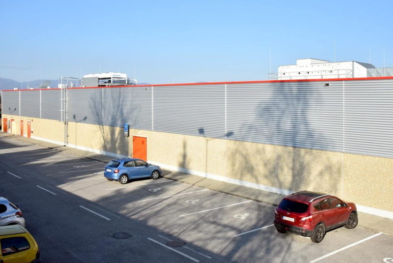Obchodné centrá a polyfunkčné objekty / Obchodné centrum Žiar na