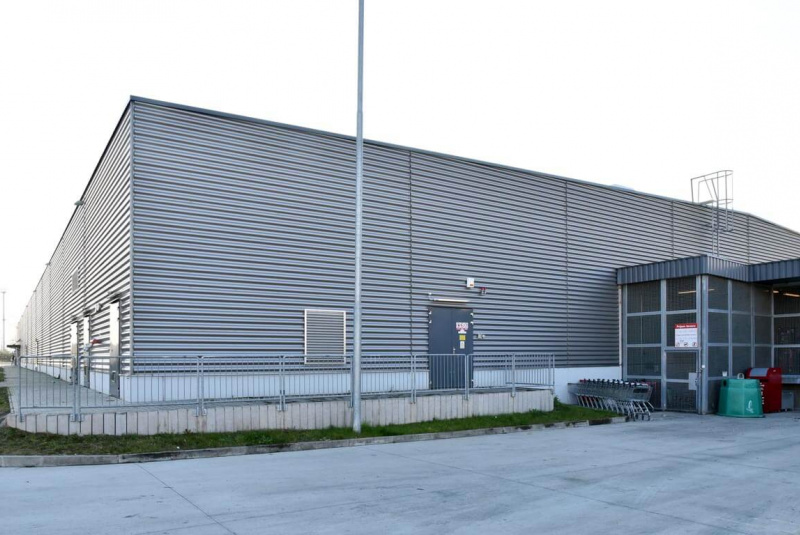 Obchodné centrá a polyfunkčné objekty / Obchodné centrum Nové Me