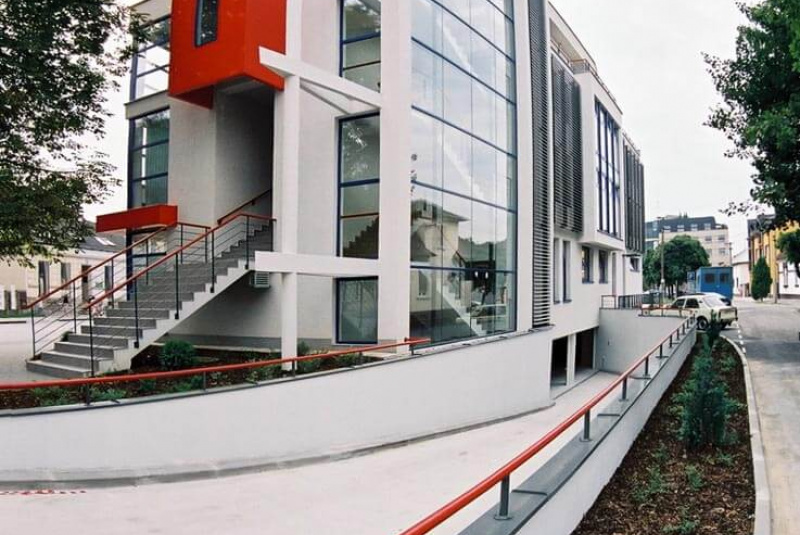 Polyfunkcny_objekt_Trencin_04 Obchodné centrá a polyfunkčné objekty / Lekáreň AVE MÁRIA Obchodné centrá a polyfunkčné objekty / Lekáreň AVE MÁRIA