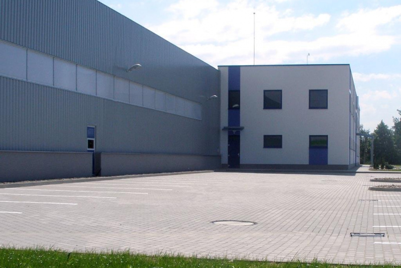 Výrobné a priemyselné haly, administratívne a prevádzkové budovy