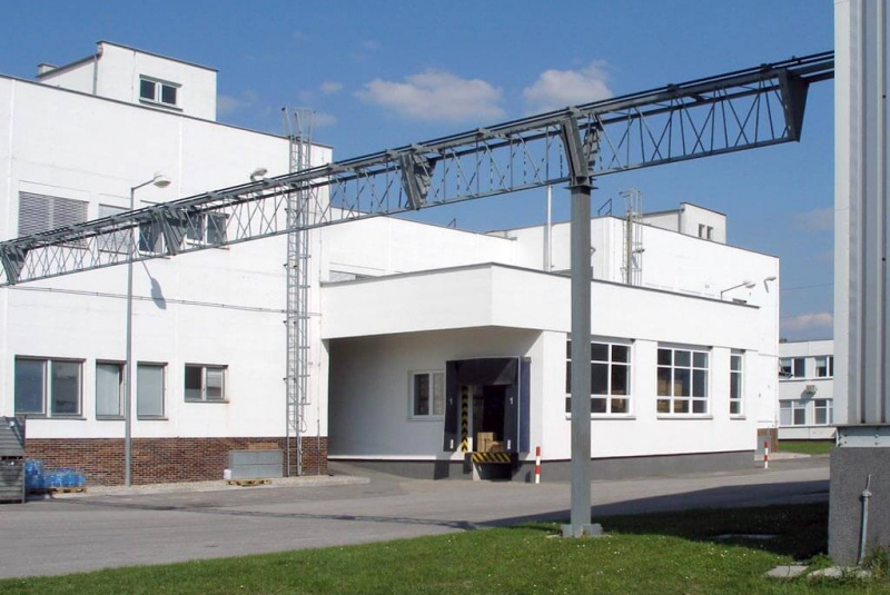 Výrobné a priemyselné haly, administratívne a prevádzkové budovy