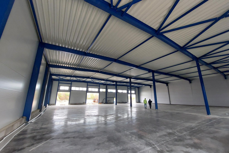 Výrobné a priemyselné haly, administratívne a prevádzkové budovy /  Výrobno skladová hala Pieštany  pre spoločnosť Klimatech - foto