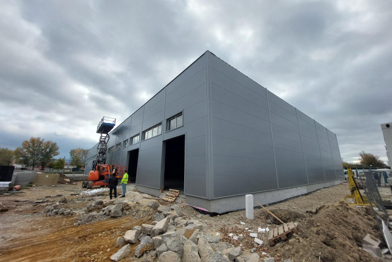 Výrobné a priemyselné haly, administratívne a prevádzkové budovy / Výrobno skladová hala Pieštany pre spoločnosť Klimatech - foto Výrobné a priemyselné haly, administratívne a prevádzkové budovy / Výrobno skladová hala Pieštany pre spoločnosť Klimatech - foto