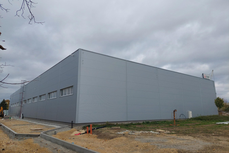 Výrobné a priemyselné haly, administratívne a prevádzkové budovy / Výrobno skladová hala Pieštany pre spoločnosť Klimatech - foto Výrobné a priemyselné haly, administratívne a prevádzkové budovy / Výrobno skladová hala Pieštany pre spoločnosť Klimatech - foto