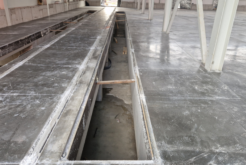 Výrobné a priemyselné haly, administratívne a prevádzkové budovy / Výrobno-montážna hala Lokotrans Šurany - foto