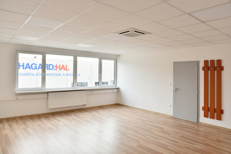 Výrobné a priemyselné haly, administratívne a prevádzkové budovy Výrobné a priemyselné haly, administratívne a prevádzkové budovy