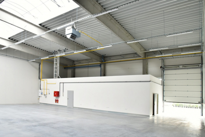 Výrobné a priemyselné haly, administratívne a prevádzkové budovy Výrobné a priemyselné haly, administratívne a prevádzkové budovy