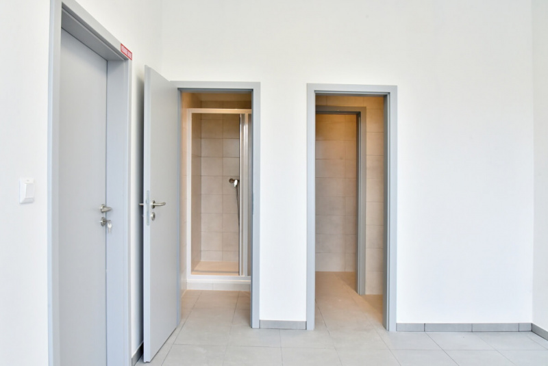 Výrobné a priemyselné haly, administratívne a prevádzkové budovy Výrobné a priemyselné haly, administratívne a prevádzkové budovy