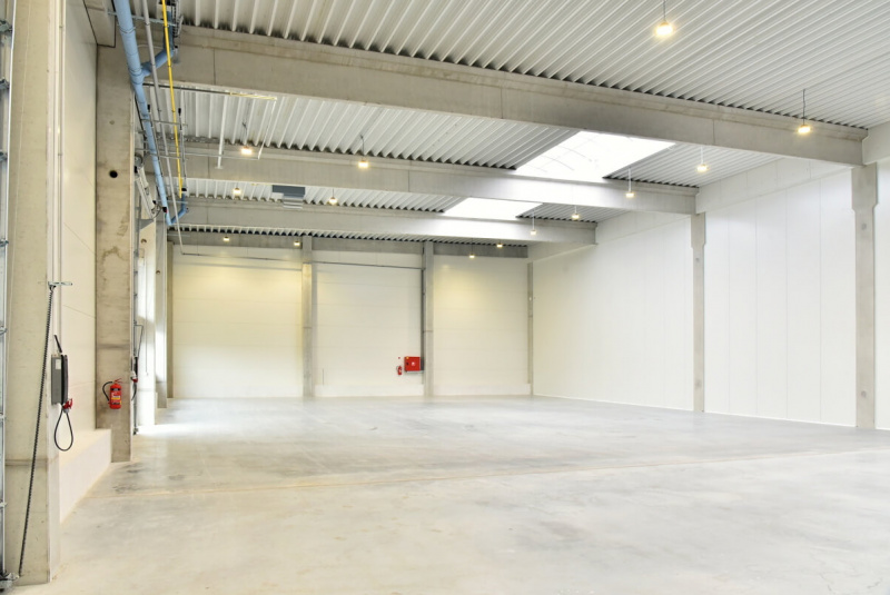 Výrobné a priemyselné haly, administratívne a prevádzkové budovy Výrobné a priemyselné haly, administratívne a prevádzkové budovy