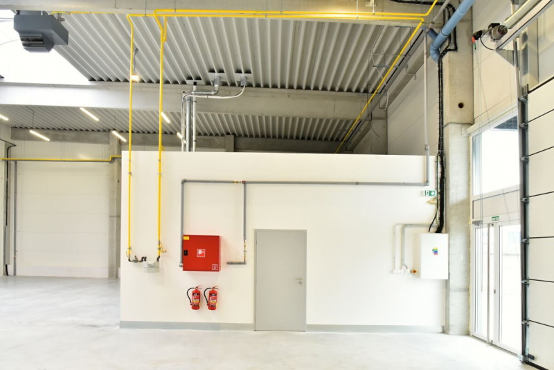 Výrobné a priemyselné haly, administratívne a prevádzkové budovy Výrobné a priemyselné haly, administratívne a prevádzkové budovy