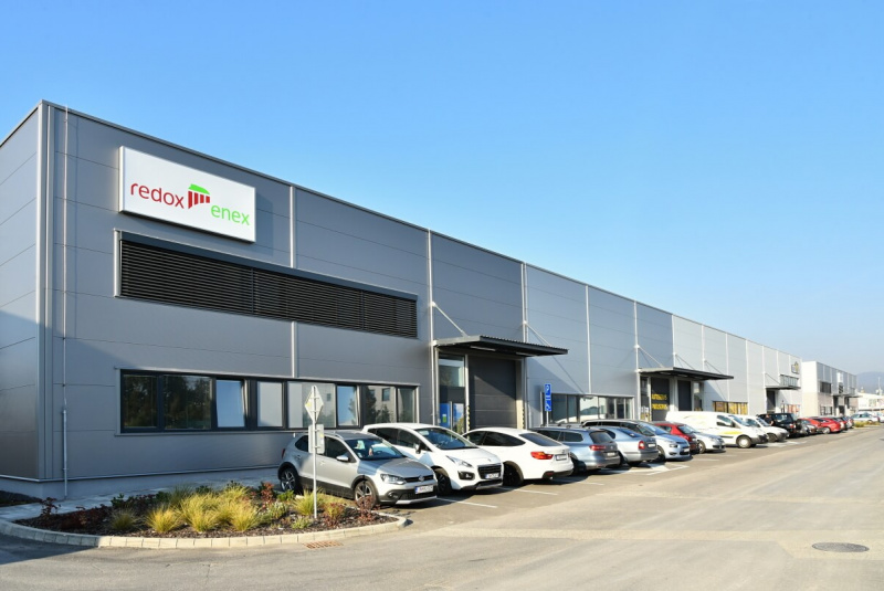 Výrobné a priemyselné haly, administratívne a prevádzkové budovy Výrobné a priemyselné haly, administratívne a prevádzkové budovy