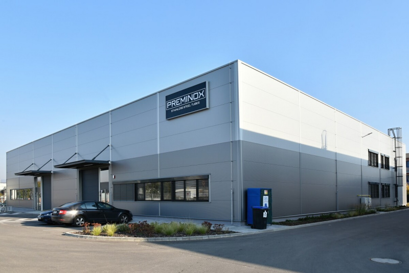 Výrobné a priemyselné haly, administratívne a prevádzkové budovy Výrobné a priemyselné haly, administratívne a prevádzkové budovy