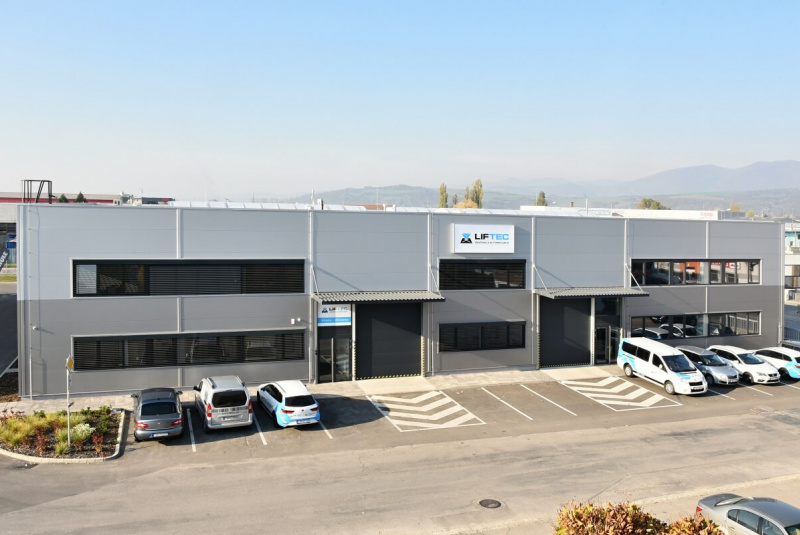 Výrobné a priemyselné haly, administratívne a prevádzkové budovy Výrobné a priemyselné haly, administratívne a prevádzkové budovy