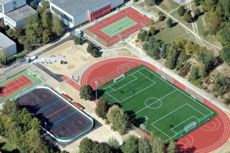 Ihriska1 Rekreácia – športoviská s umelým povrchom / Športový areál zákla Rekreácia – športoviská s umelým povrchom / Športový areál zákla