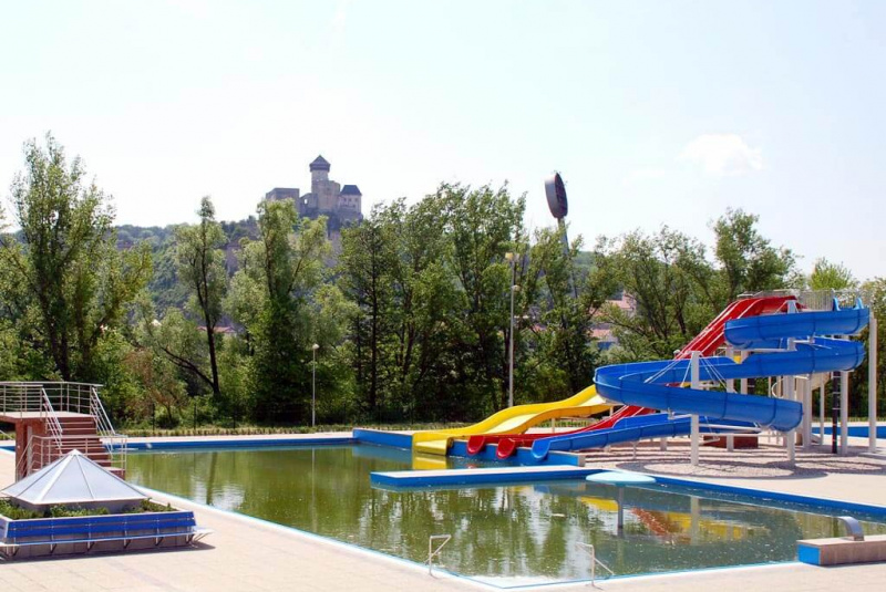Letná plaváreň Trenčín1 Rekreácia – športoviská s umelým povrchom / Nová letná plaváreň Rekreácia – športoviská s umelým povrchom / Nová letná plaváreň