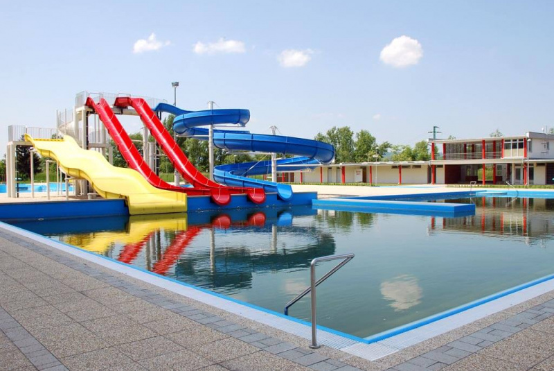 Letná plaváreň Trenčín3 Rekreácia – športoviská s umelým povrchom / Nová letná plaváreň Rekreácia – športoviská s umelým povrchom / Nová letná plaváreň