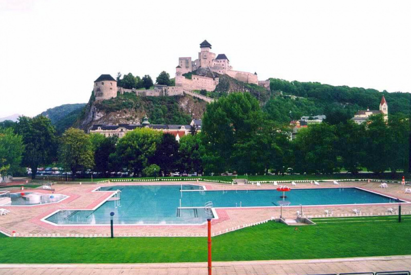 Rekonštrukcia letnej plavárne Trenčín1 Rekreácia – športoviská s umelým povrchom / Rekonštrukcia letnej Rekreácia – športoviská s umelým povrchom / Rekonštrukcia letnej