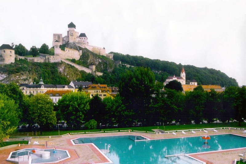 Rekonštrukcia letnej plavárne Trenčín2 Rekreácia – športoviská s umelým povrchom / Rekonštrukcia letnej Rekreácia – športoviská s umelým povrchom / Rekonštrukcia letnej